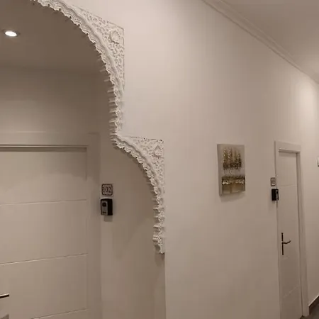 Montes בית הארחה גרנדה